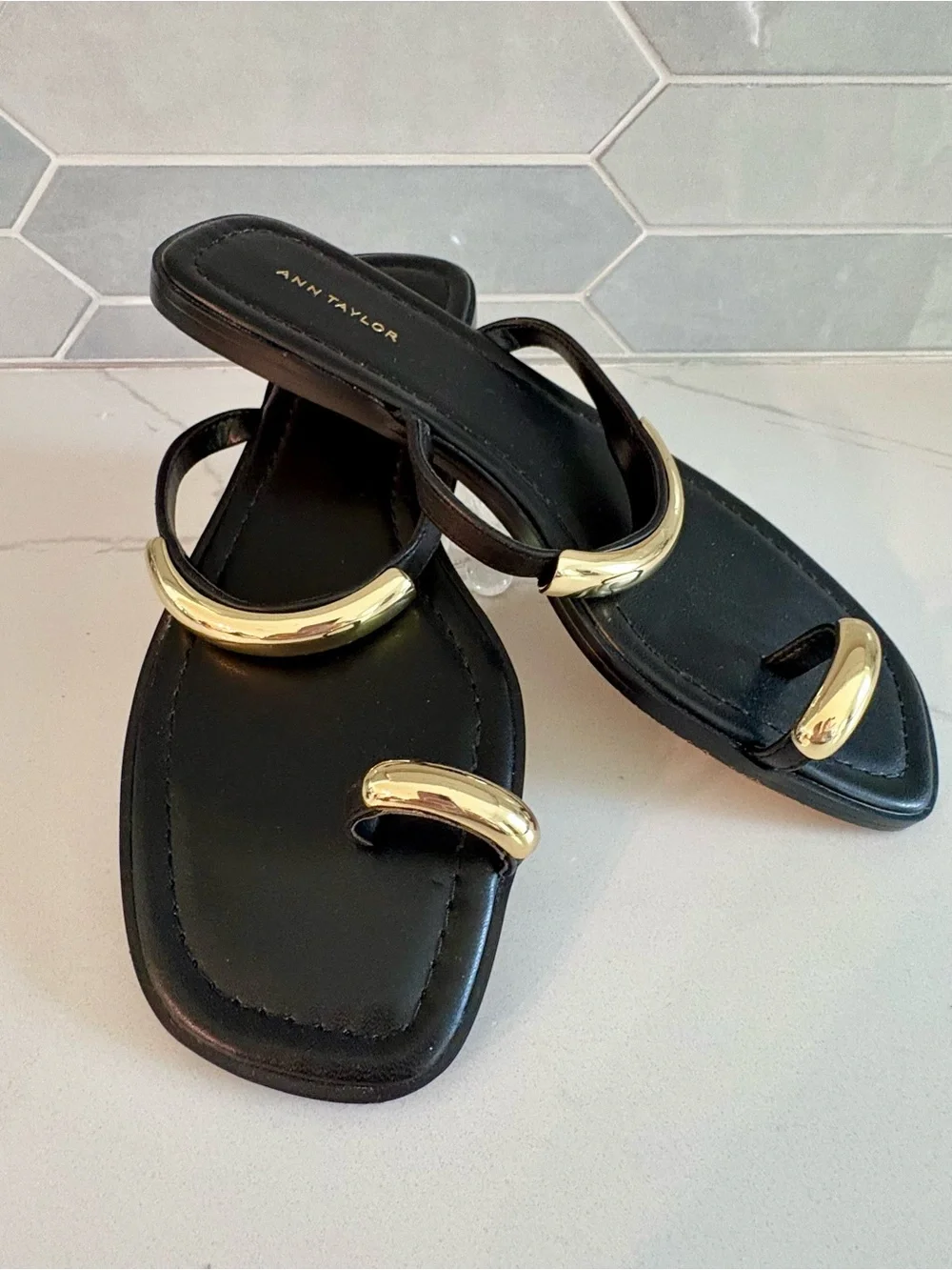 Ann Taylor Black Leather Embellished Sandals with Gold Hardware & Toe Ring Sz. 7